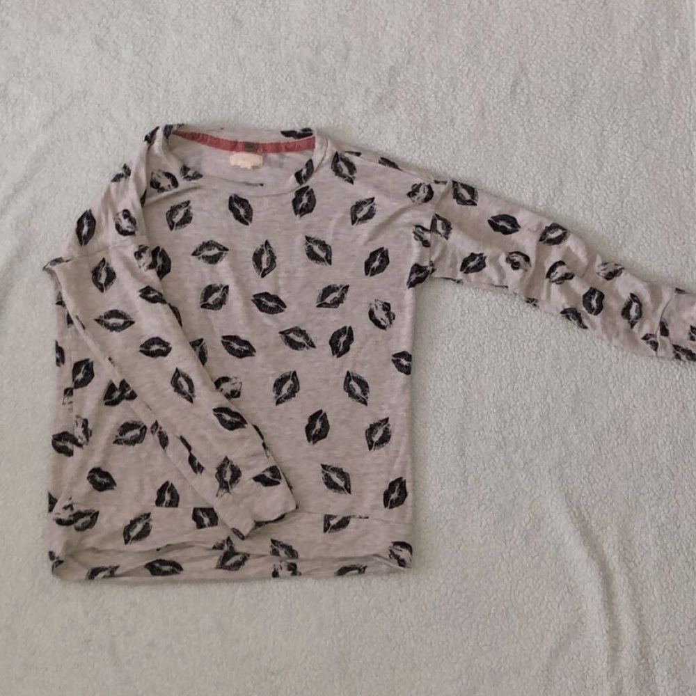 Lipstick Kisses Top